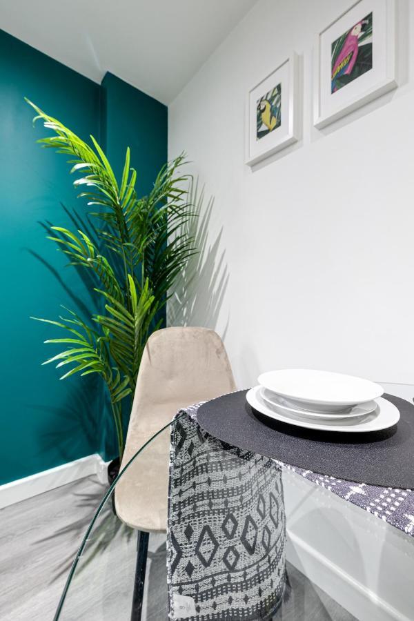 Cosy Modern Apt In Heart Of Stockport - Sleeps 4 Apartman Kültér fotó